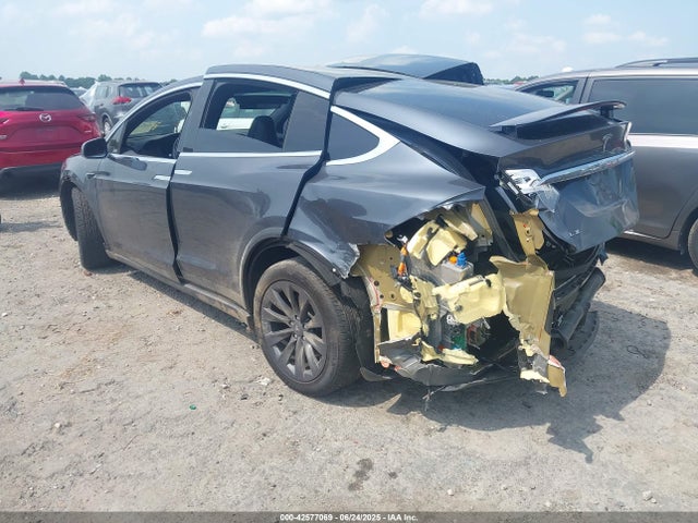 2019 TESLA MODEL X 5YJXCDE25KF152979 Photo 2