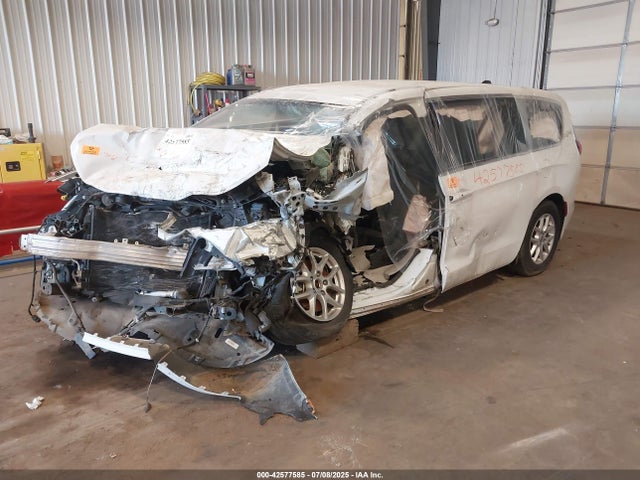 Chrysler Voyager 2022 2C4RC1CG3NR103410 Image 2