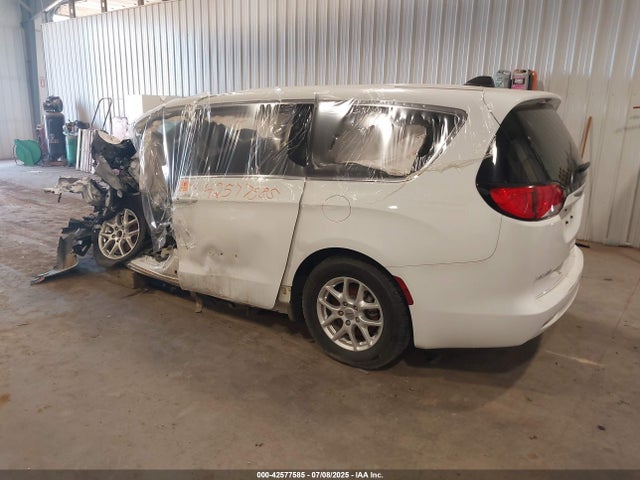 Chrysler Voyager 2022 2C4RC1CG3NR103410 Image 3