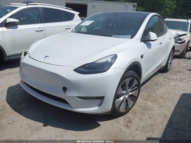 2024 TESLA MODEL Y 7SAYGDEEXRA279577 Photo 1