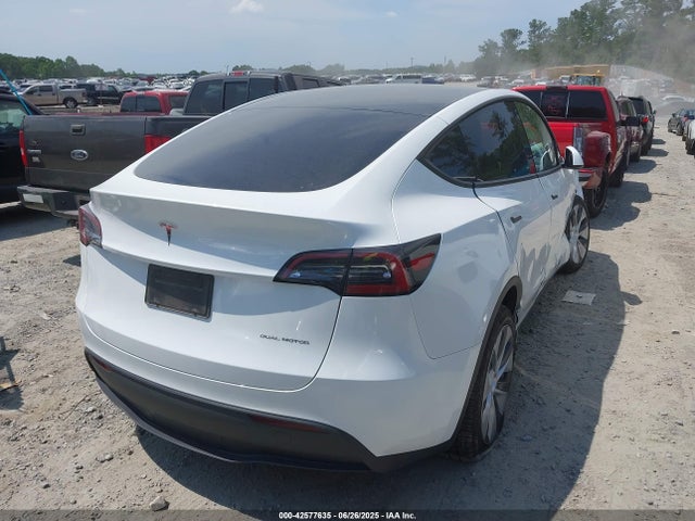 2024 TESLA MODEL Y 7SAYGDEEXRA279577 Photo 3
