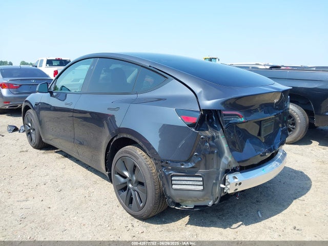 2024 TESLA MODEL Y 7SAYGDEE3RA336167 Photo 2