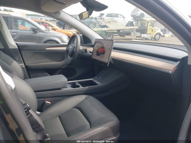 2025 TESLA MODEL Y 7SAYGDEE1SA369027 Photo 4