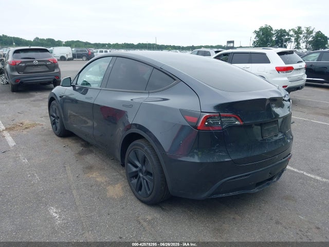 2025 TESLA MODEL Y 7SAYGAEE8SF241546 Photo 2