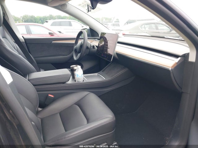 2025 TESLA MODEL Y 7SAYGAEE8SF241546 Photo 4