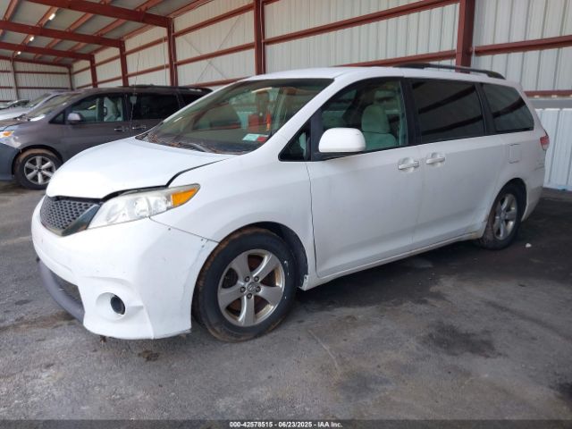 2011 TOYOTA SIENNA 5TDKK3DC8BS007447 Photo 1