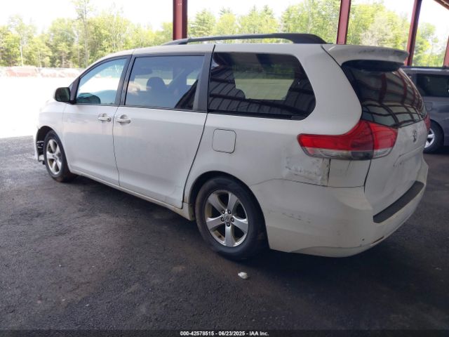 2011 TOYOTA SIENNA 5TDKK3DC8BS007447 Photo 2