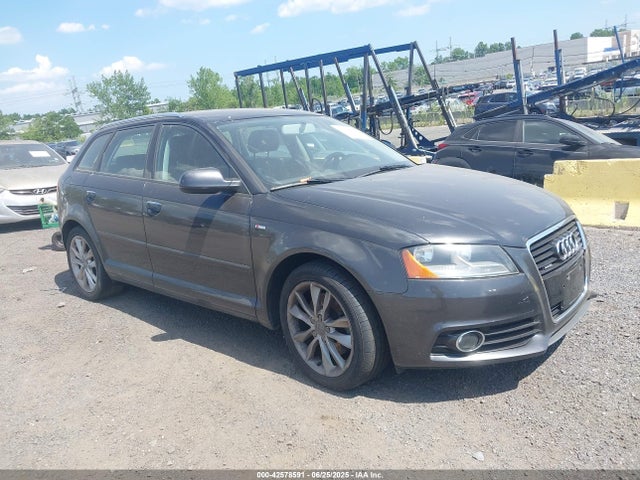 2011 AUDI A3 WAUDFAFM3BA096829 Photo 0