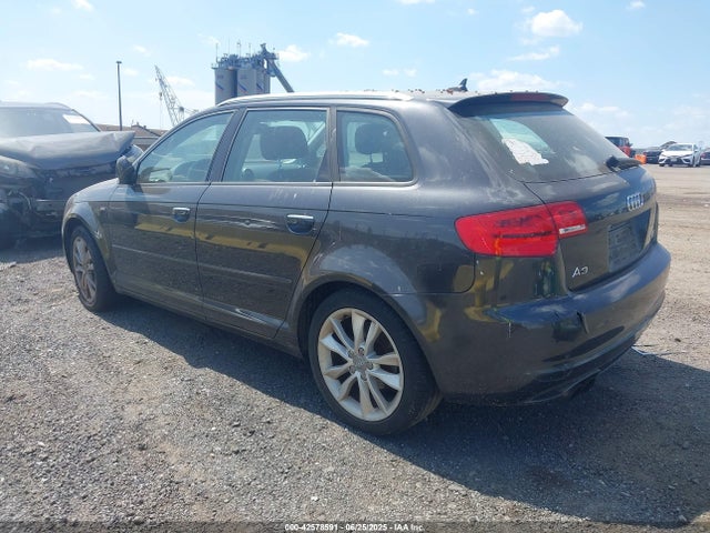 2011 AUDI A3 WAUDFAFM3BA096829 Photo 2