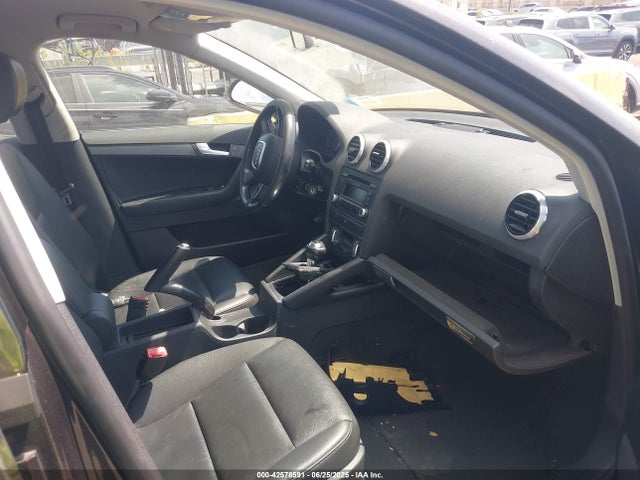 2011 AUDI A3 WAUDFAFM3BA096829 Photo 4