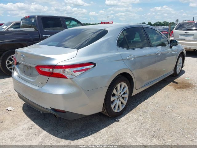 2018 TOYOTA CAMRY 4T1B11HK0JU620631 Photo 3