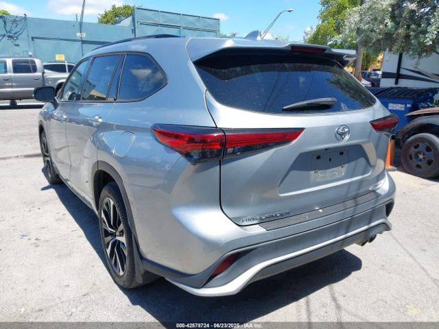 2021 TOYOTA HIGHLANDER 5TDLZRBH2MS113445 Photo 2