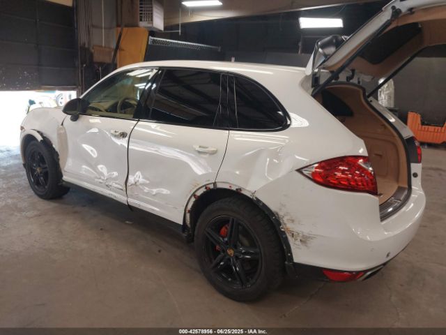 2014 PORSCHE CAYENNE WP1AA2A27ELA96940 Photo 2