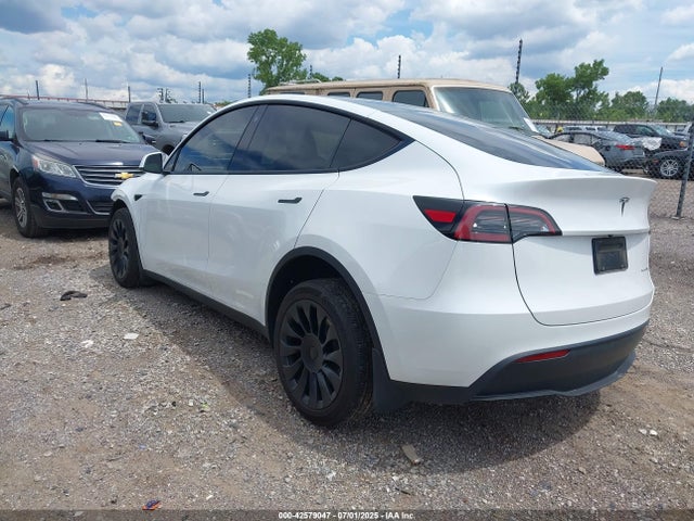 2023 TESLA MODEL Y 7SAYGDEE1PF768532 Photo 2