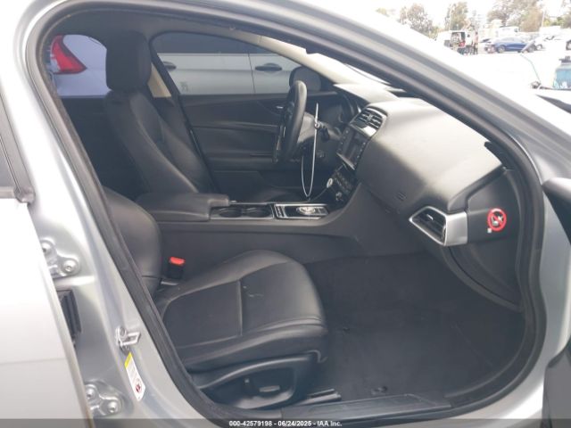 2017 JAGUAR XE SAJAR4BG4HA976298 Photo 4