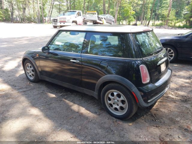 2005 MINI COOPER WMWRC33545TJ70677 Photo 2