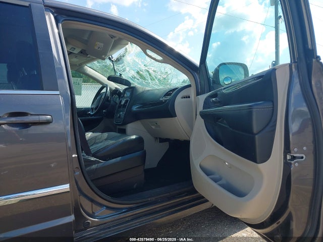 2C4RC1BG2FR636786 Chrysler Town and Country