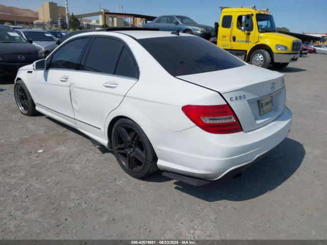 2013 MERCEDES-BENZ C 250 WDDGF4HB2DR251278 Photo 2