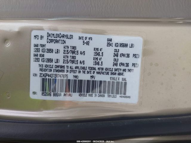 2002 CHRYSLER TOWN & COUNTRY 2C4GP44372R747075 Photo 8
