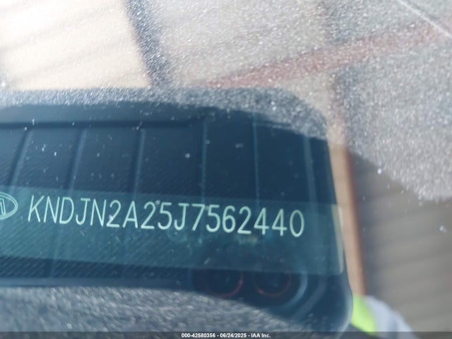 KIA g 2018 KNDJN2A25J7562440 Image 9