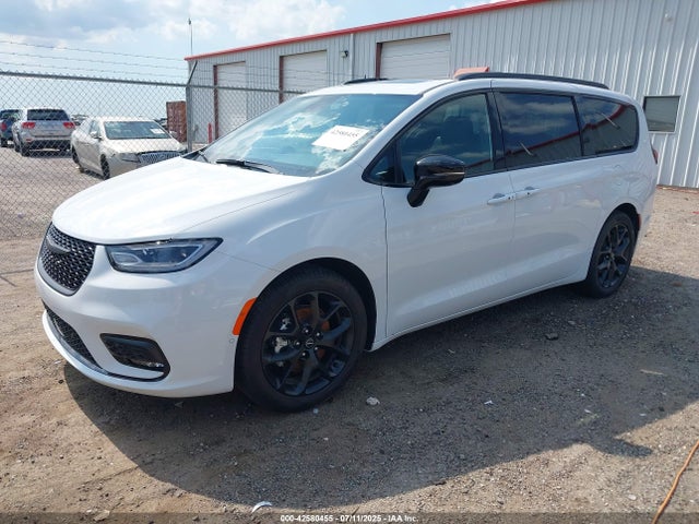 Chrysler 2025 2025 2C4RC1GGXSR576355 Image 2