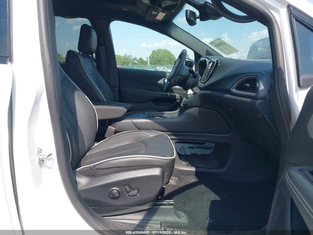 Chrysler 2025 2025 2C4RC1GGXSR576355 Image 5
