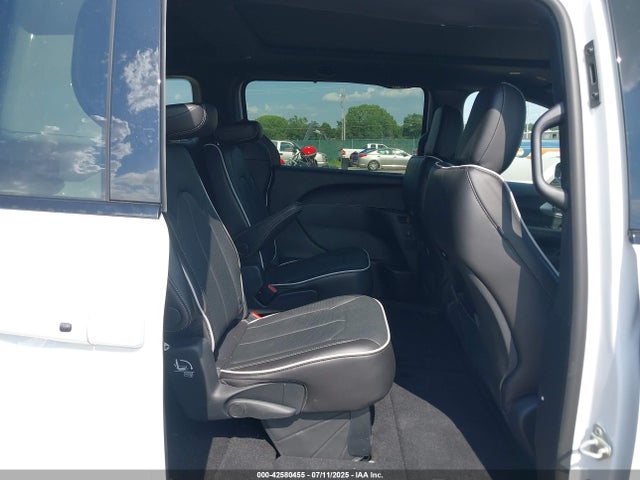 Chrysler 2025 2025 2C4RC1GGXSR576355 Image 8