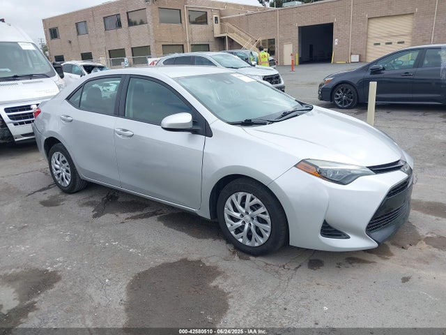 Toyota COROLLA LE 2019 5YFBURHE8KP903331 zdjęcie główne