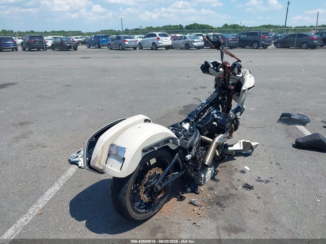 1HD1YXZ1XPB045008 Harley-Davidson 117 Balanced