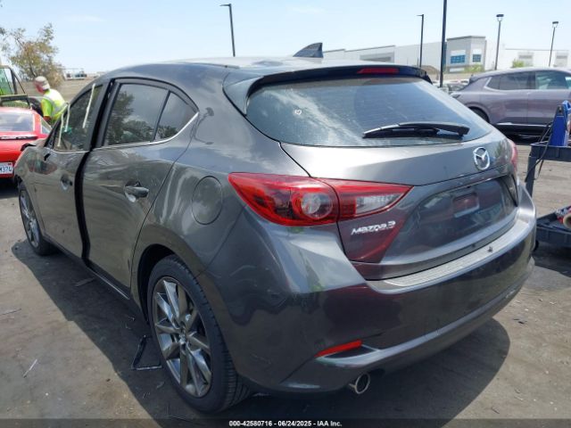 2018 MAZDA MAZDA3 3MZBN1M37JM176835 Photo 2