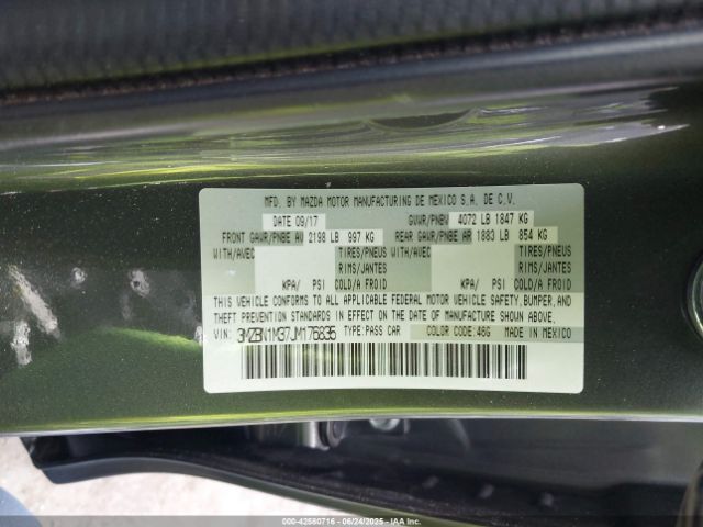 2018 MAZDA MAZDA3 3MZBN1M37JM176835 Photo 8