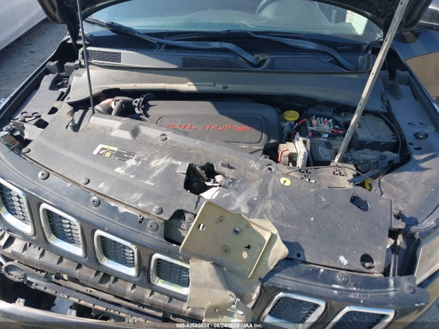3C4NJCAB2JT211158 Jeep Compass