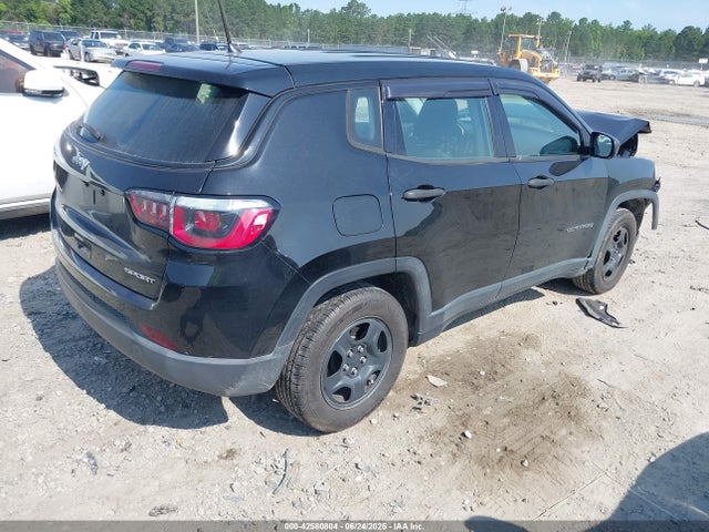 3C4NJCAB2JT211158 Jeep Compass