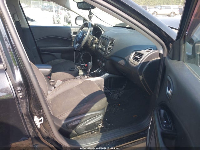 3C4NJCAB2JT211158 Jeep Compass