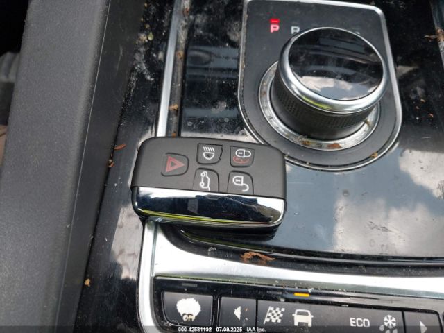 2019 JAGUAR F-PACE SADCJ2FX2KA367462 Photo 10