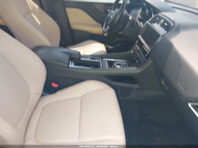 2019 JAGUAR F-PACE SADCJ2FX2KA367462 Photo 4