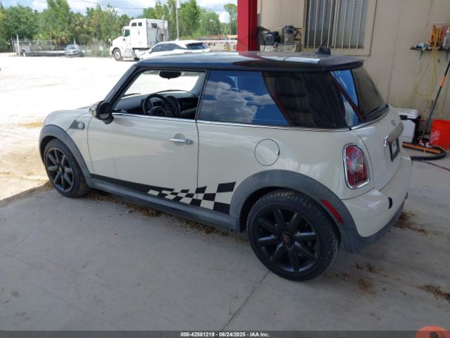 2007 MINI COOPER WMWMF33557TL67653 Photo 2