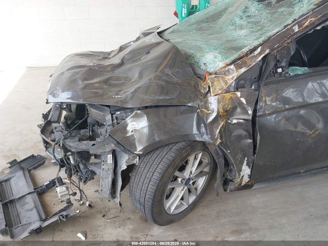 1FADP3K2XGL238417 Ford 2016