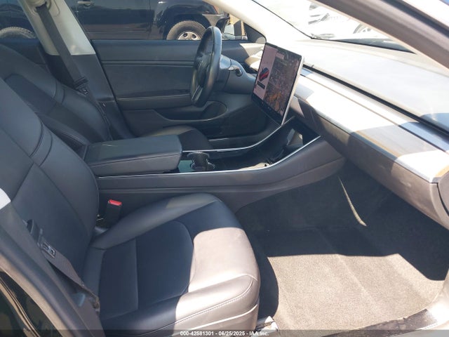 2018 TESLA MODEL 3 5YJ3E1EA1JF011422 Photo 4