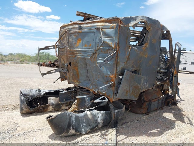Volvo VNL 2023 4V4NC9EH9PN611954 Image 3