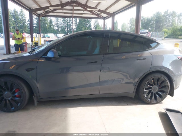 5YJYGDEF8LF020263 Tesla 2020