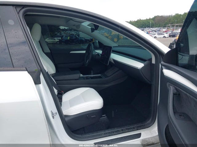 2024 TESLA MODEL Y 7SAYGDEF2RA319899 Photo 4