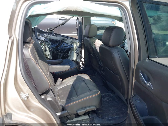 1GKKNLLS8PZ168729 GMC lgx