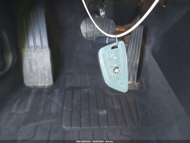 2018 BMW X1 WBXHT3C39J5L27926 Photo 10