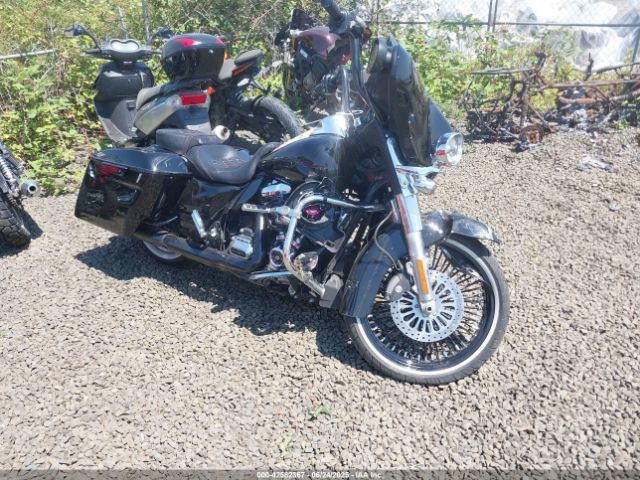 2018 HARLEY-DAVIDSON FLHX 1HD1KBC15JB672557