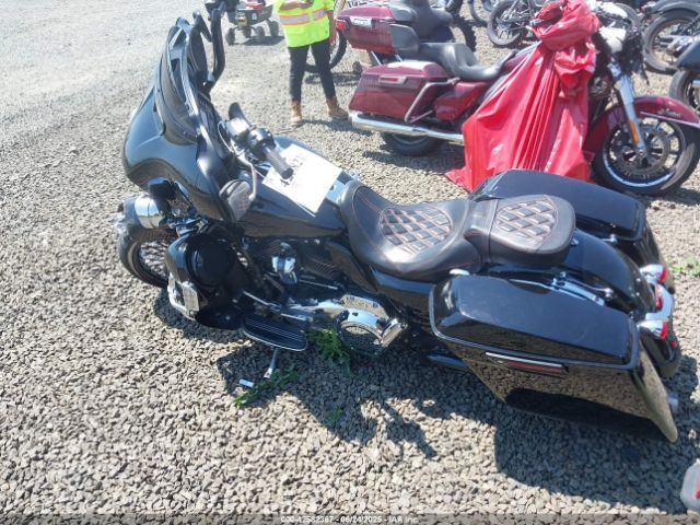 2018 HARLEY-DAVIDSON FLHX 1HD1KBC15JB672557 Photo 2