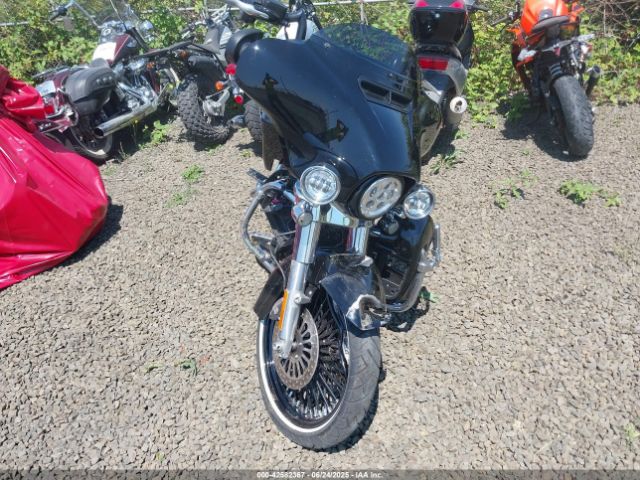 2018 HARLEY-DAVIDSON FLHX 1HD1KBC15JB672557 Photo 4