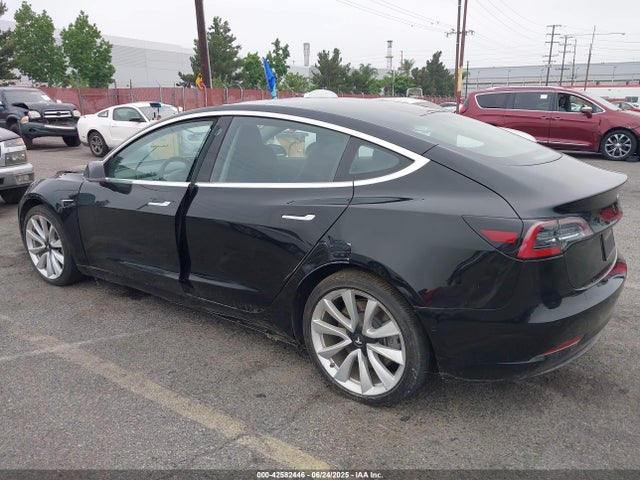 2018 TESLA MODEL 3 5YJ3E1EA9JF176067 Photo 2