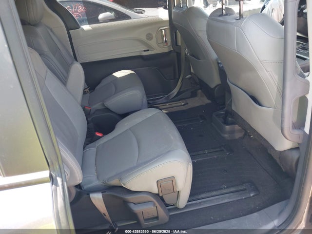 5TDZSKFCXRS111079 Toyota a25a-fxs