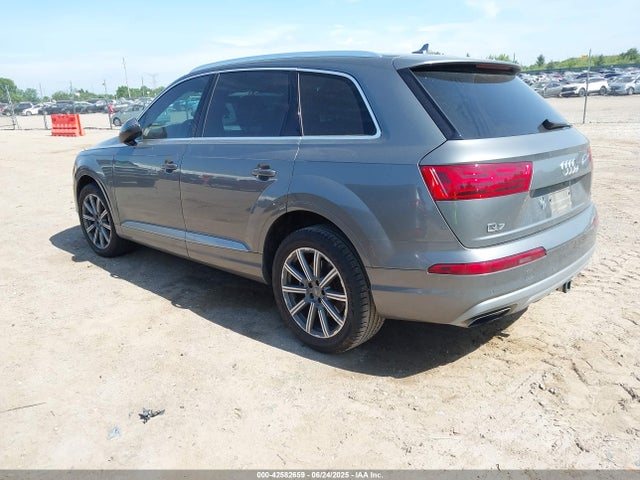2017 AUDI Q7 WA1LAAF73HD056940 Photo 2